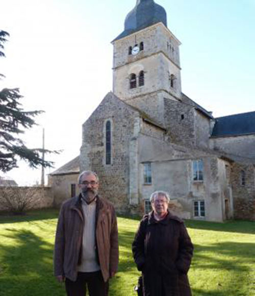 André Cottenceau, maire de Saint-Hilaire-du-Bois, commune déléguée de Lys-Haut-Layon,s et Noële Serrie, déléguée de pays de la Fondation du patrimoine pour l’agglomération du Choletais. 
-Photo:Ouest France