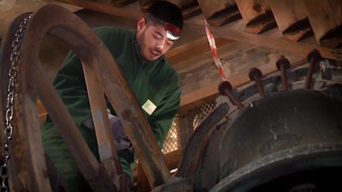 L'entreprise s'occupe de l'installation et de l'entretien de systèmes automatiques mais de la restauration de cloches anciennes

  -Photo:France 3 région