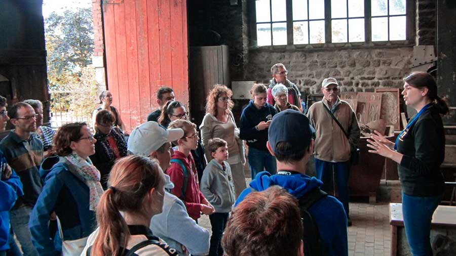 La visite guidée dans l’atelier du XIXe siècle permet de découvrir toutes les étapes de la fabrication d’une cloche. 
-Photo:Ouest France